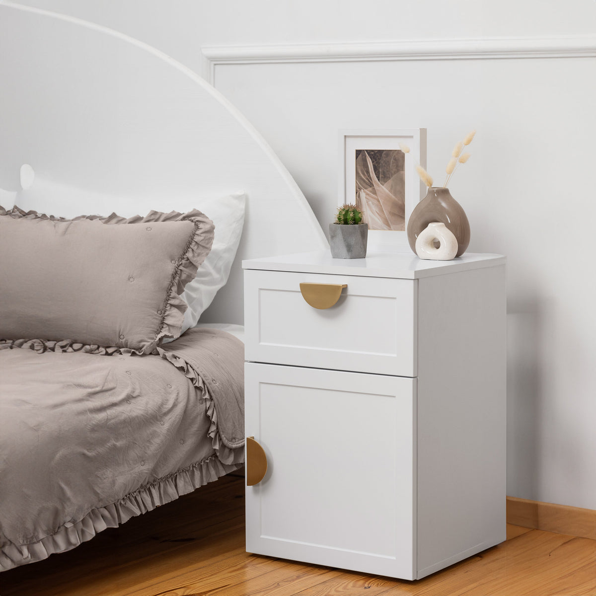 PORTO BEDSIDE TABLE - WHITE - HAMPTONS - HALF MOON BRASS