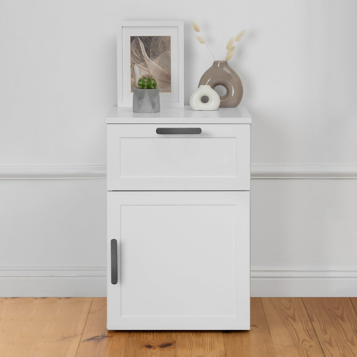 PORTO BEDSIDE TABLE - WHITE - HAMPTONS - OVAL BLACK
