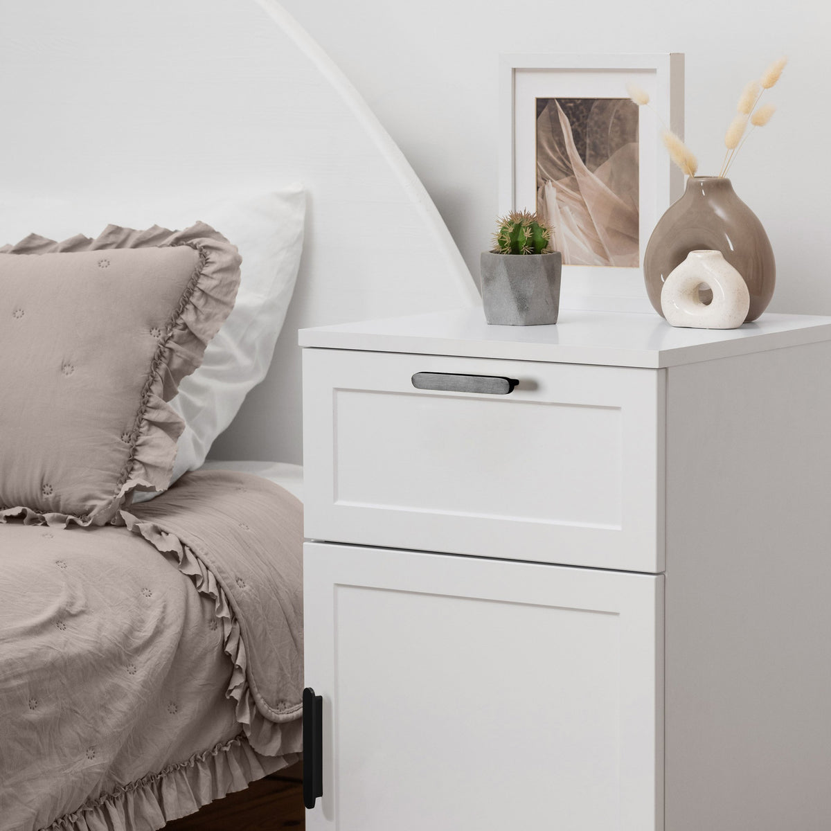 PORTO BEDSIDE TABLE - WHITE - HAMPTONS - OVAL BLACK